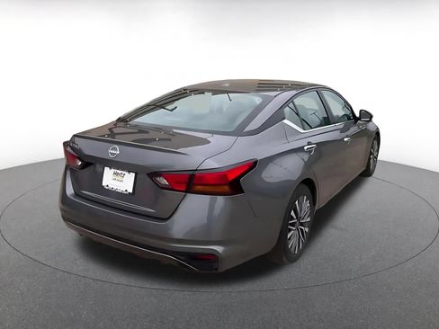Used 2025 Nissan Altima 2.5 SV FWD image 15