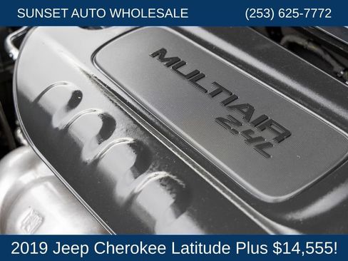 Used 2019 Jeep Cherokee Latitude Plus AWD/4WD image 34