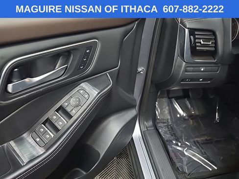 Used 2021 Nissan Rogue SL AWD/4WD image 28