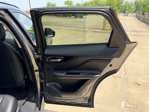 Used 2017 Jaguar F-PACE Premium AWD/4WD image 39
