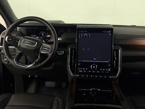 Used 2025 GMC Yukon Denali RWD image 12