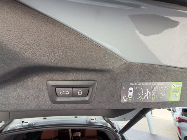 Used 2026 BMW X7 xDrive40i w/ M Sport Package AWD/4WD image 26