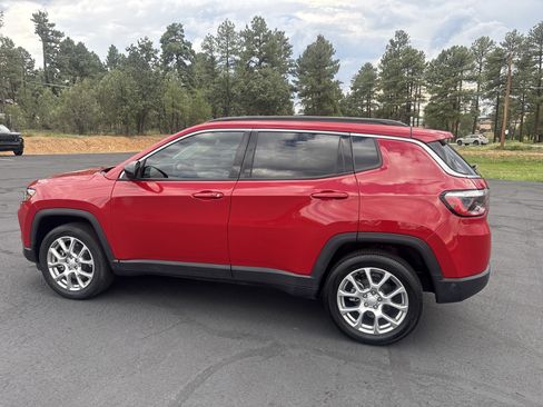 Used 2023 Jeep Compass Latitude AWD/4WD image 6
