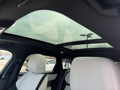 Used 2021 Land Rover Range Rover Velar R-Dynamic S image 8