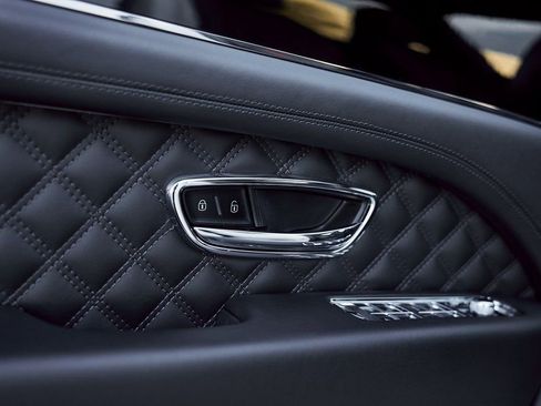 Used 2022 Bentley Bentayga image 31