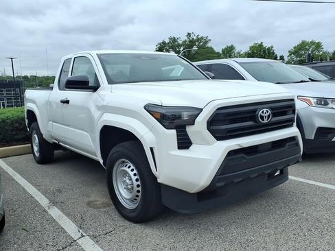 Used 2025 Toyota Tacoma SR RWD image 4