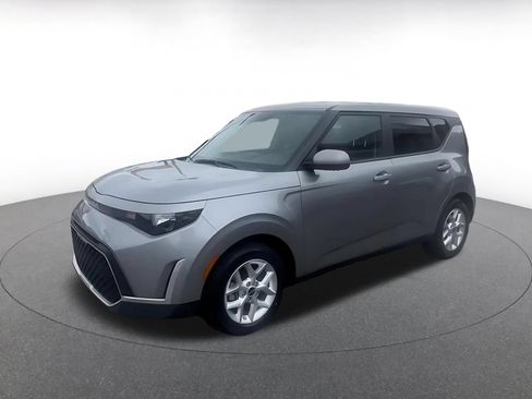 Used 2025 Kia Soul LX w/ LX Technology Package FWD image 7