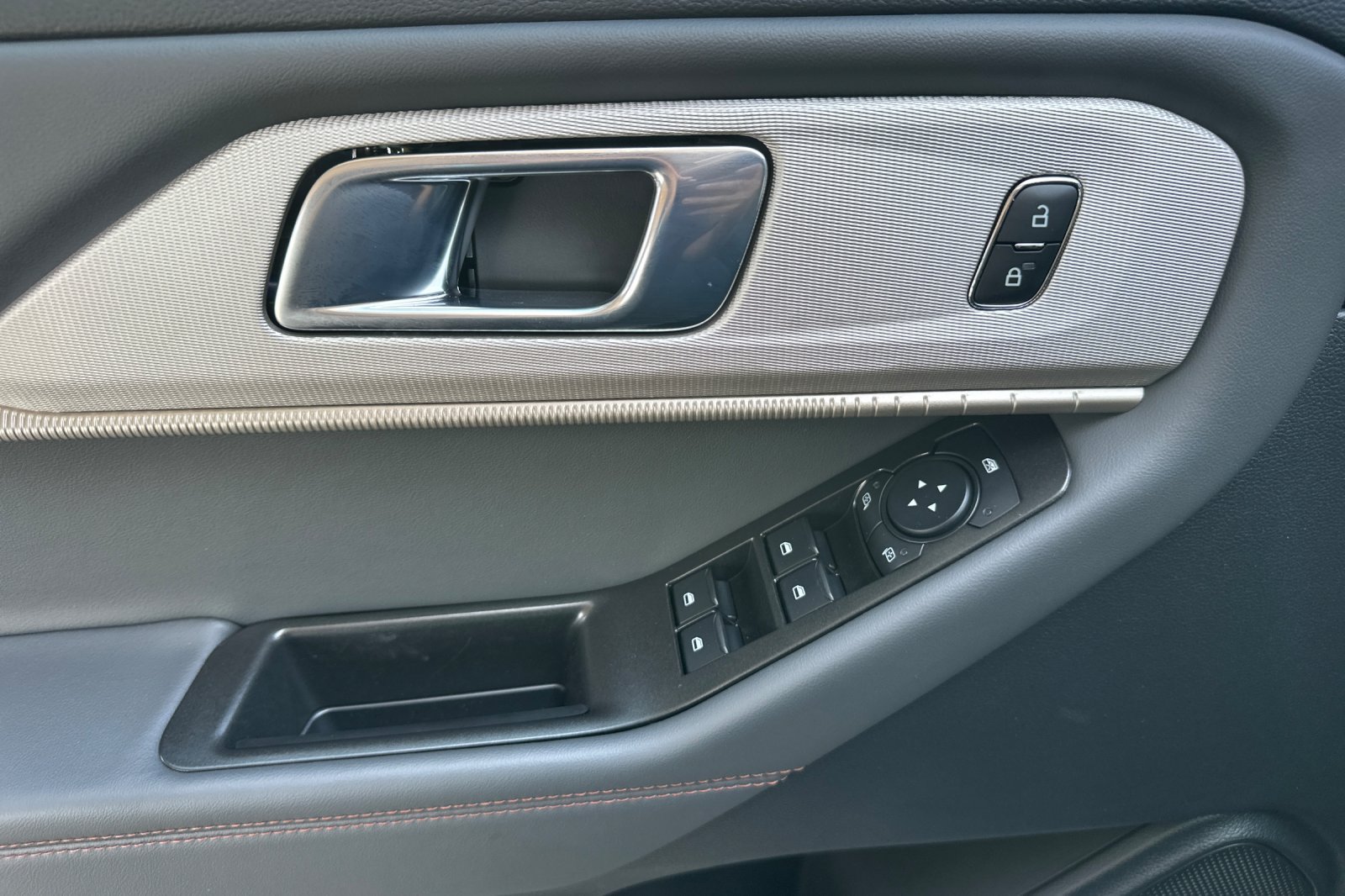 New 2027 Ford Explorer Active RWD image 11