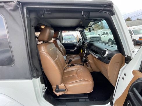 Used 2014 Jeep Wrangler Sahara w/ Connectivity Group AWD/4WD image 23