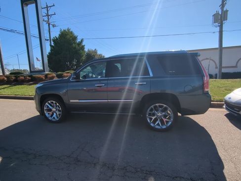 Used 2020 Cadillac Escalade Premium Luxury image 6