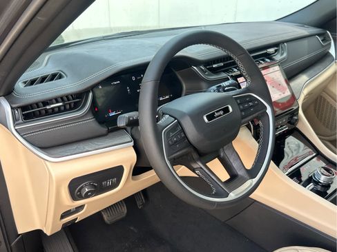 New 2025 Jeep Grand Cherokee Limited w/ Luxury Tech Group II image 31