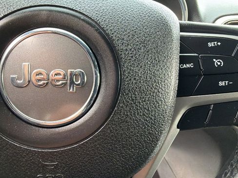 Used 2018 Jeep Grand Cherokee Altitude image 20