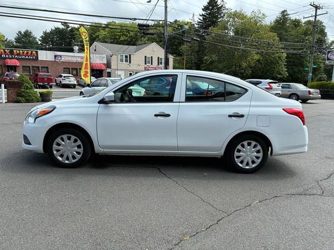 Used 2016 Nissan Versa S FWD image 2