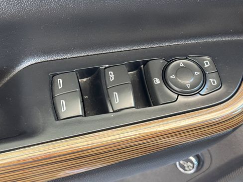 Used 2022 GMC Acadia SLE w/ Driver Convenience Package FWD image 11