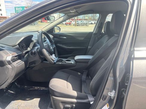 Used 2025 Nissan Altima 2.5 SV FWD image 24