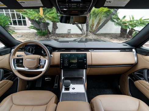 Used 2025 Land Rover Range Rover SE AWD/4WD image 37