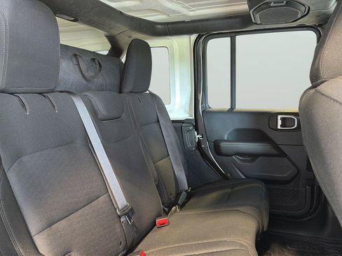 Used 2019 Jeep Wrangler Unlimited Sahara w/ Cold Weather Group AWD/4WD image 16