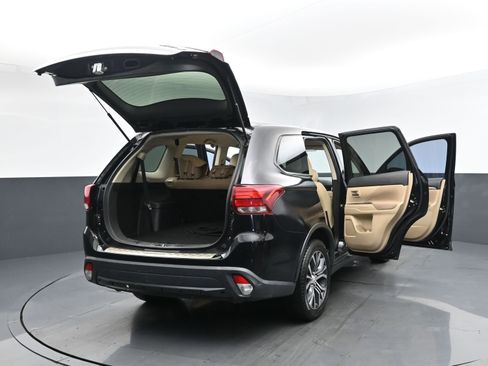 Used 2016 Mitsubishi Outlander SE image 28