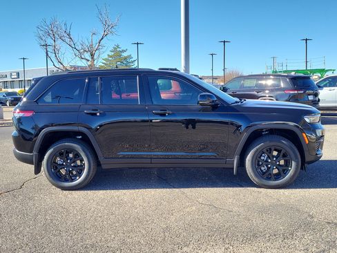 New 2025 Jeep Grand Cherokee Altitude image 7
