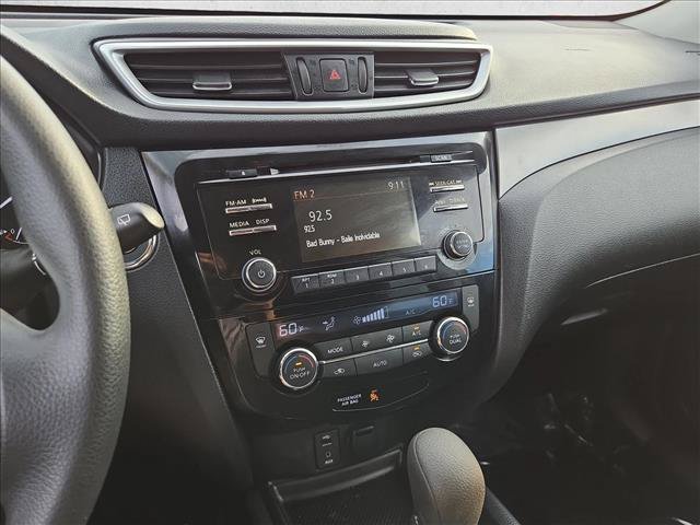 Used 2016 Nissan Rogue SV AWD/4WD image 12