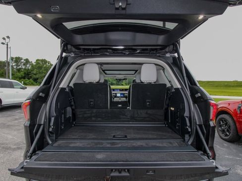 Used 2025 Lincoln Navigator Reserve AWD/4WD image 5