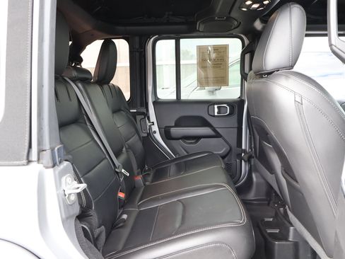 Used 2021 Jeep Wrangler Unlimited Sahara w/ Cold Weather Group image 19