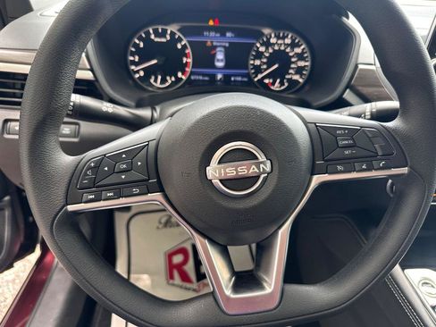 Used 2023 Nissan Altima 2.5 SV FWD image 12