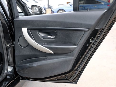 Used 2018 BMW 320i Sedan image 54