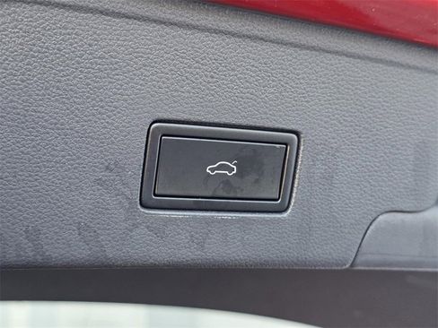 Used 2020 Volkswagen Atlas Cross Sport SE w/ Panoramic Sunroof Package image 13