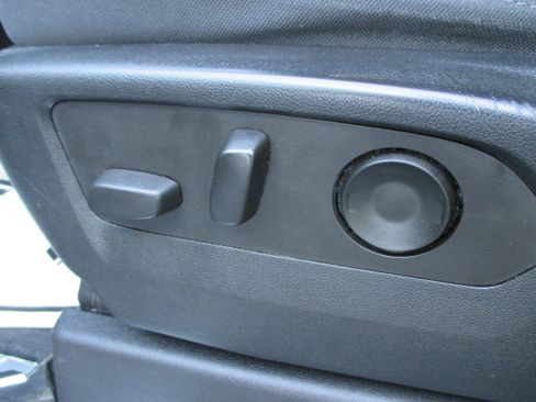 Used 2022 Chevrolet Silverado 1500 LT Trail Boss w/ Convenience Package II AWD/4WD image 18