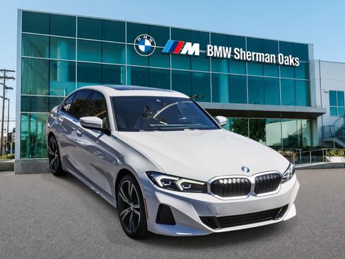 Used 2023 BMW 330i Sedan w/ Driving Assistance Package RWD image 3