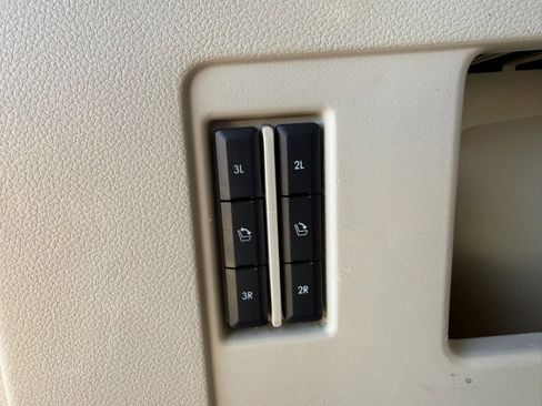 Used 2019 Lincoln Navigator Reserve image 34