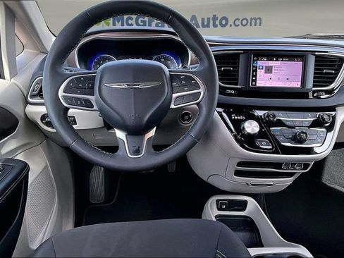 Used 2024 Chrysler Voyager LX FWD image 10