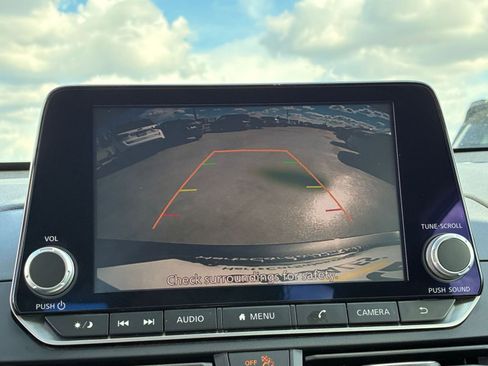 Used 2025 Nissan Altima 2.5 SV image 23