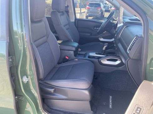 Used 2023 Nissan Frontier SV w/ SV Convenience Package RWD image 18