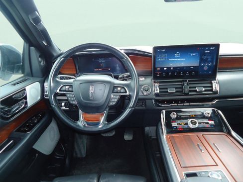 Used 2023 Lincoln Navigator Reserve image 11
