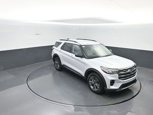Used 2025 Ford Explorer Active w/ Active Comfort Package AWD/4WD image 24