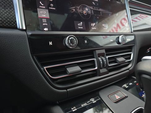 Used 2024 Porsche Macan GTS w/ Premium Plus Package image 59