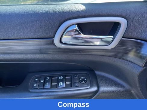 Used 2021 Jeep Grand Cherokee Laredo image 23