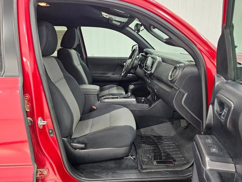 Used 2021 Toyota Tacoma TRD Sport AWD/4WD image 17