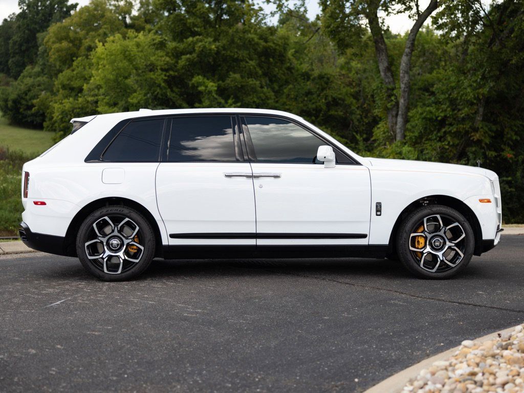 Used 2022 Rolls-Royce Cullinan Black Badge w/ Dark Exterior Package AWD/4WD image 10