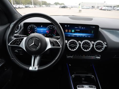 Used 2025 Mercedes-Benz GLA 250 image 9