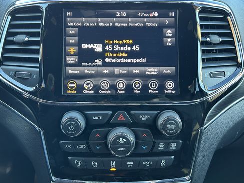Used 2019 Jeep Grand Cherokee Limited AWD/4WD image 28