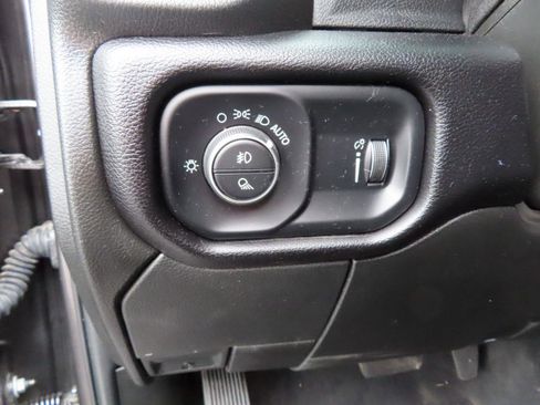 Used 2024 RAM 2500 Big Horn w/ Sport Appearance Package AWD/4WD image 34