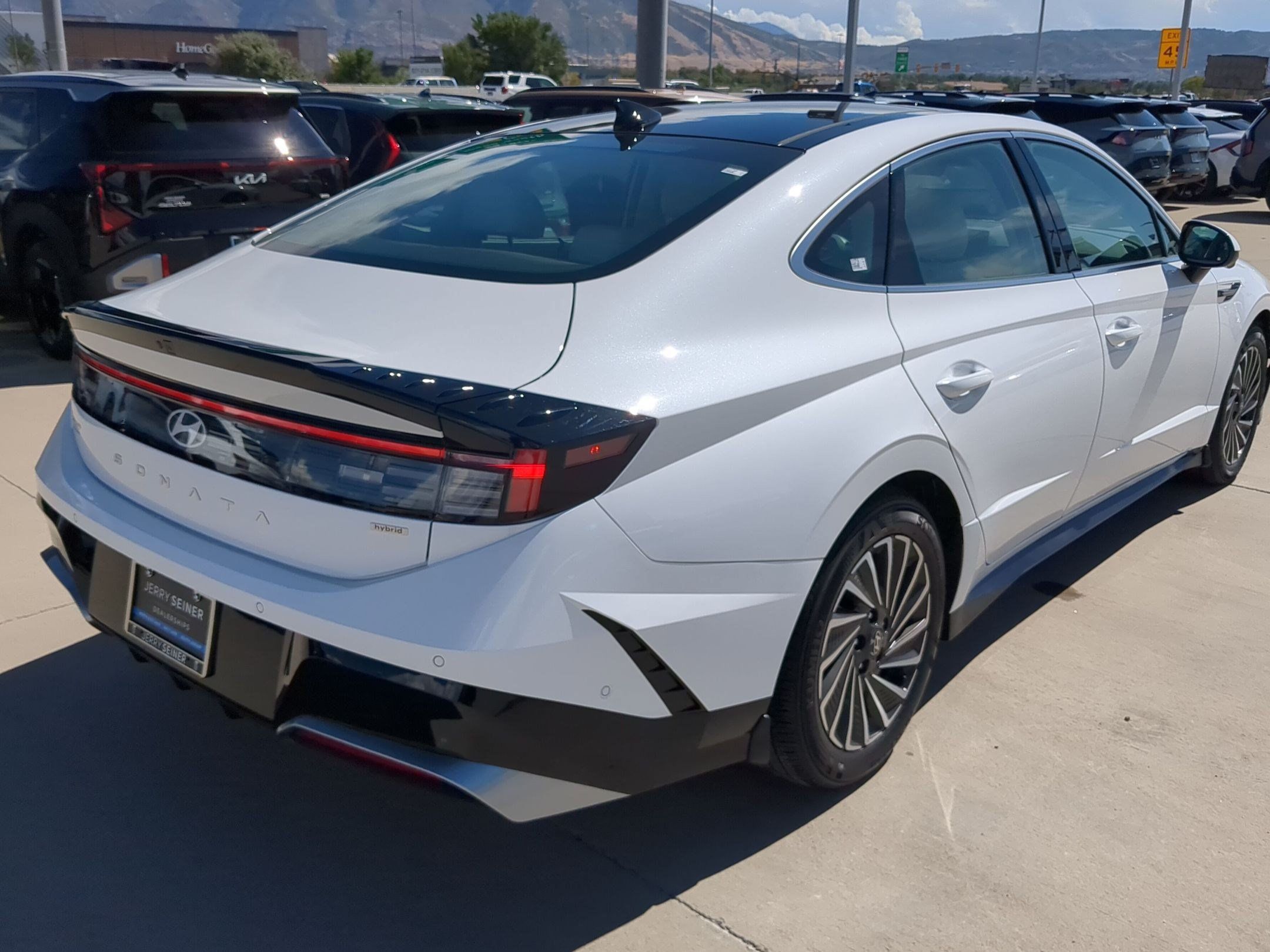 Used 2025 Hyundai Sonata Limited FWD image 6