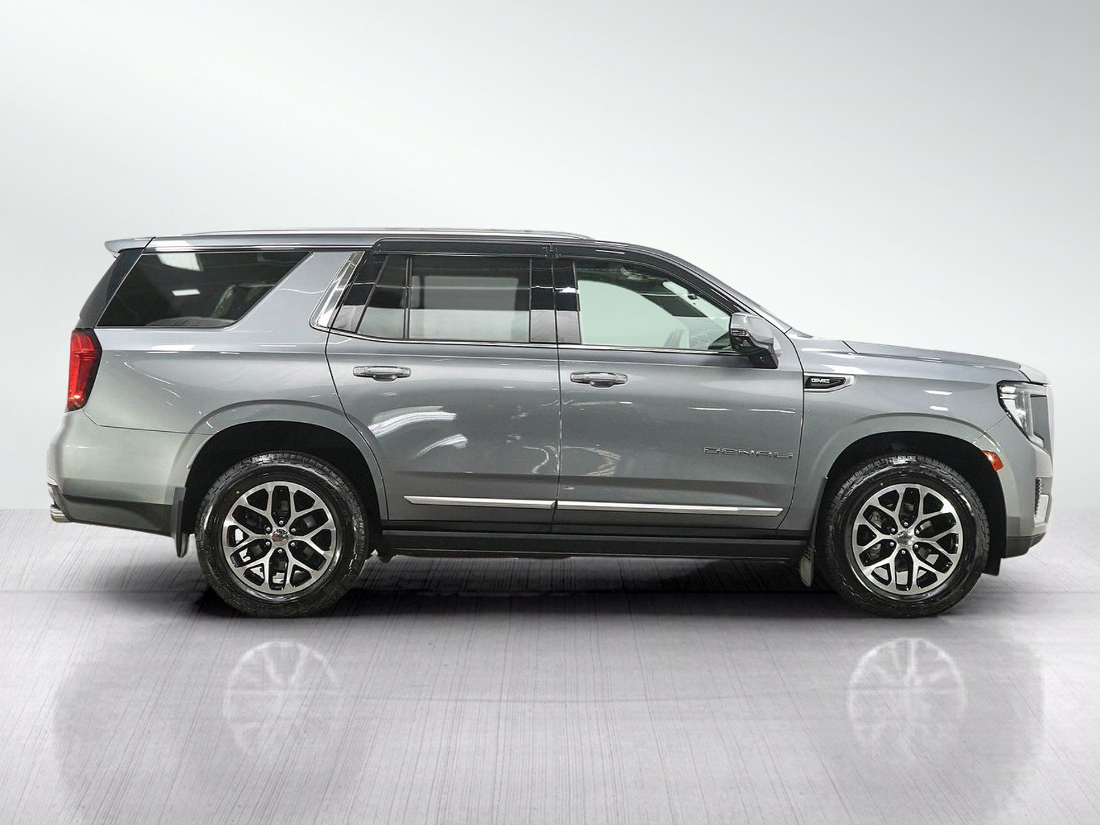 Used 2021 GMC Yukon Denali w/ Denali Premium Package AWD/4WD image 6