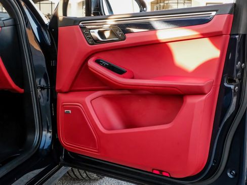 Used 2021 Porsche Macan GTS image 39