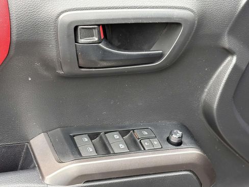 Used 2023 Toyota Tacoma SR5 AWD/4WD image 11