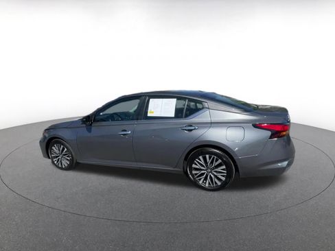 Used 2025 Nissan Altima 2.5 SV image 10