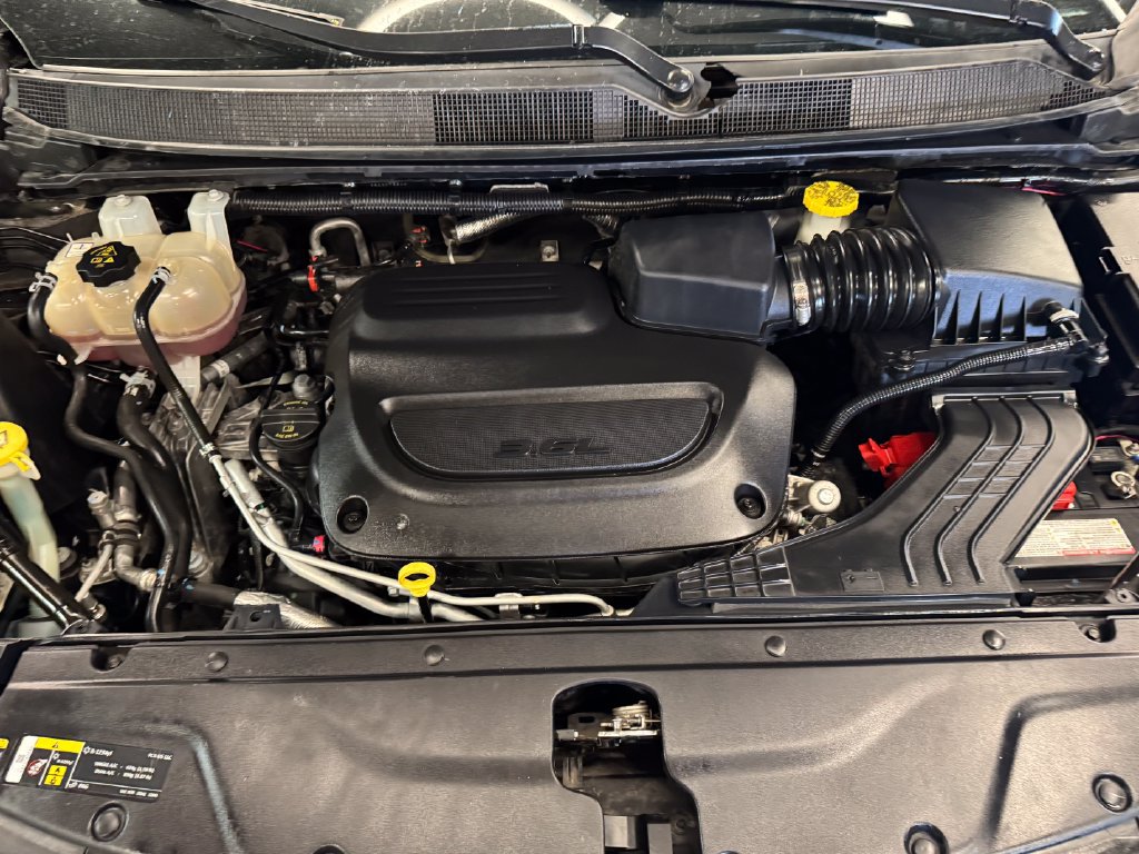 Used 2023 Chrysler Pacifica Touring-L FWD image 23
